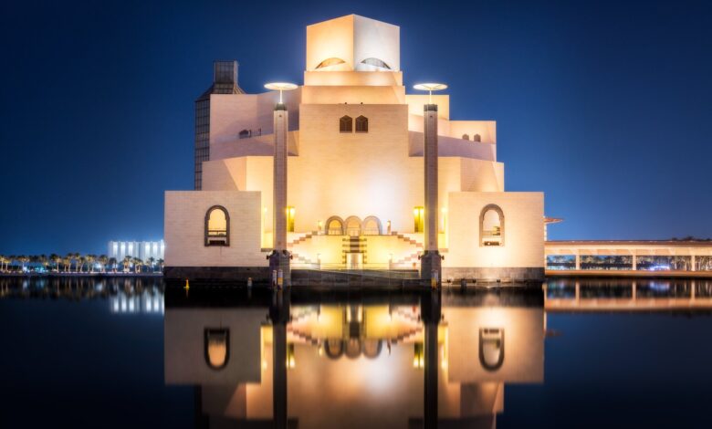 how traditional Qatari architecture is reflected in modern Doha